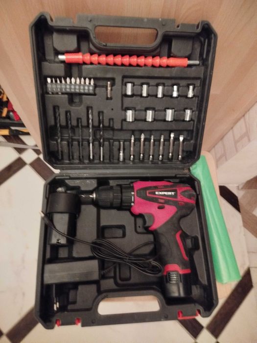 Шуруповерт набор з свердлами два акумулятора