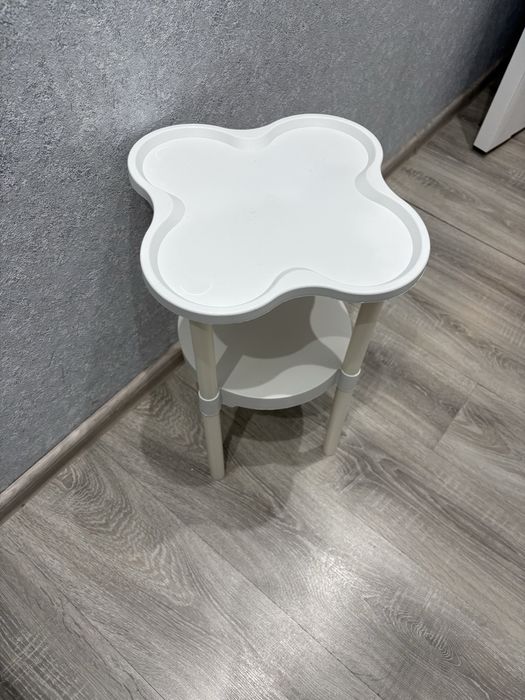 Столик журнальный белый