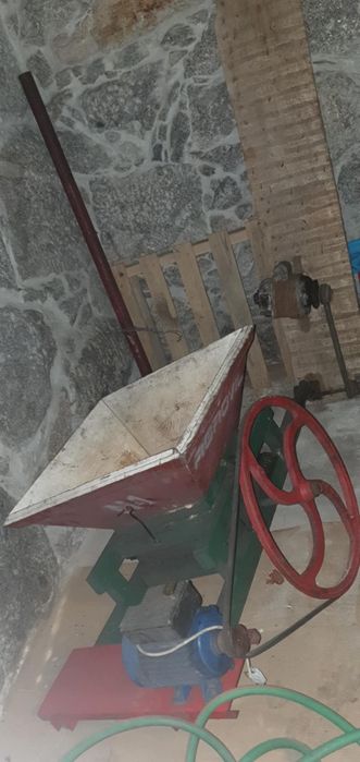 Dorna prensa e esmagadeira