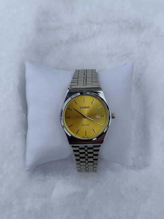 Класичний сталевий годинник з календарем