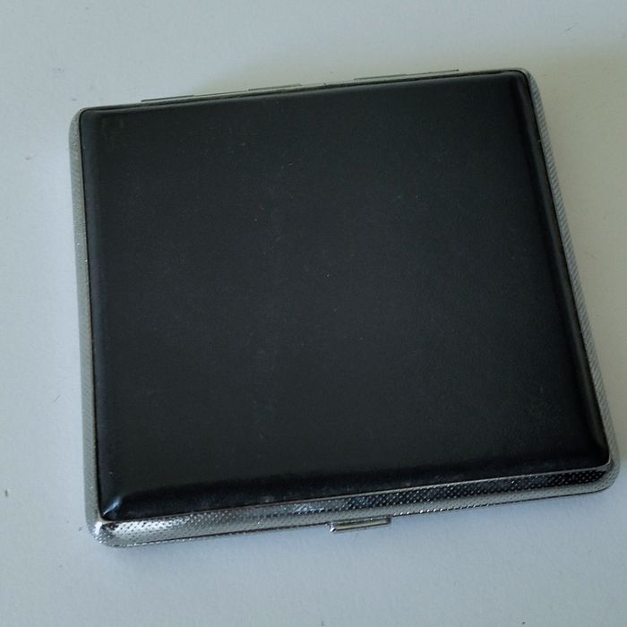 Cigarreira antiga 9x9 cm +-