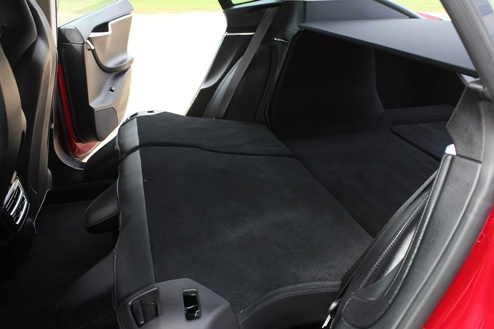 Tesla Model S P85D      2015