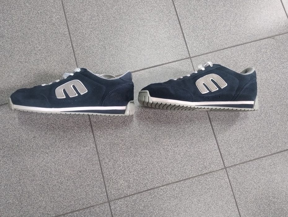 Sprzedam buty męskie.
