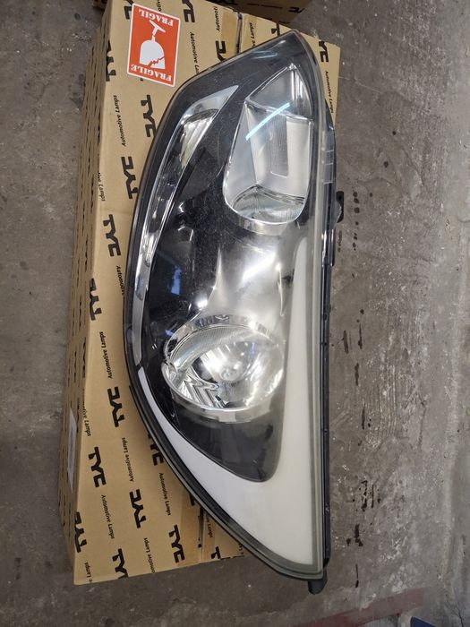 Reflektory przednie KIA RIO 2014r