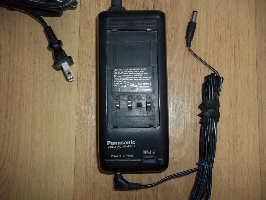 Зарядний пристрій для відеокамери Panasonic PV-A16
