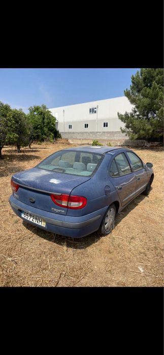 Renault megane avariado