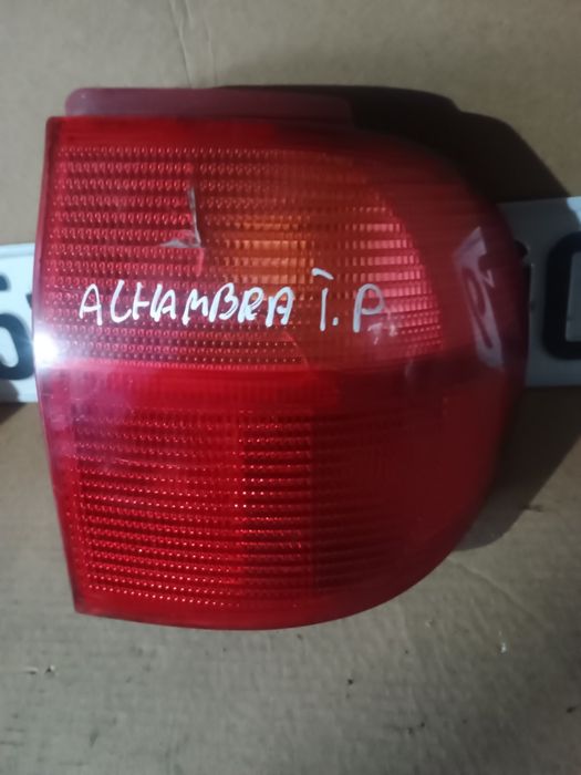 Seat Alhambra 1 lampa tył prawa listwa żarówkowa