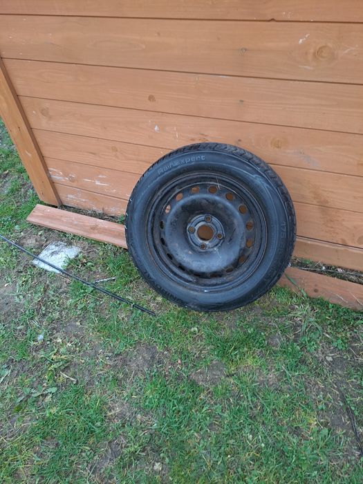 Sprzedam oponę z felgą  stalowa fiat punto ,corsa