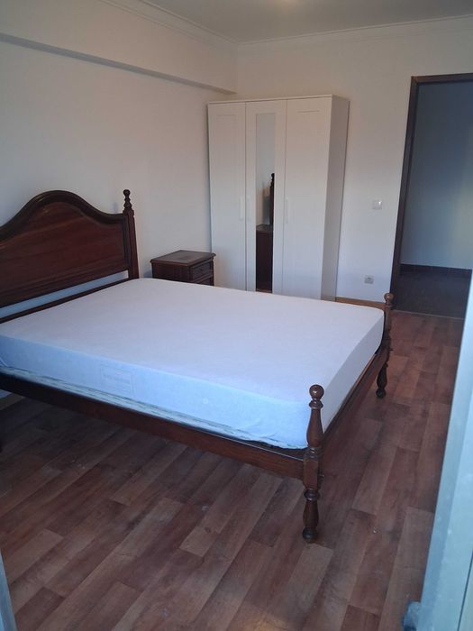 Quarto com veranda para alugar.