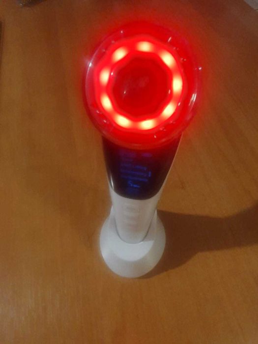 Mezoterapia bezigłowa - masażer EMS twarzy