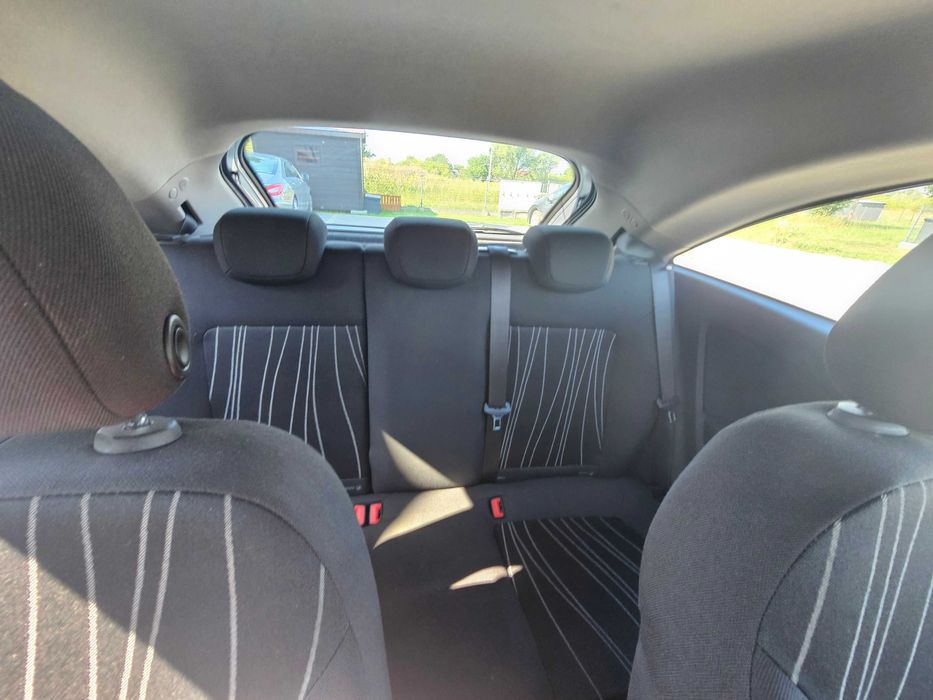 Opel Corsa D 2009 (silnik do remontu)