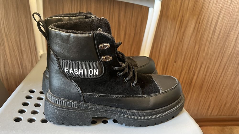 Чоботи жіночі 40