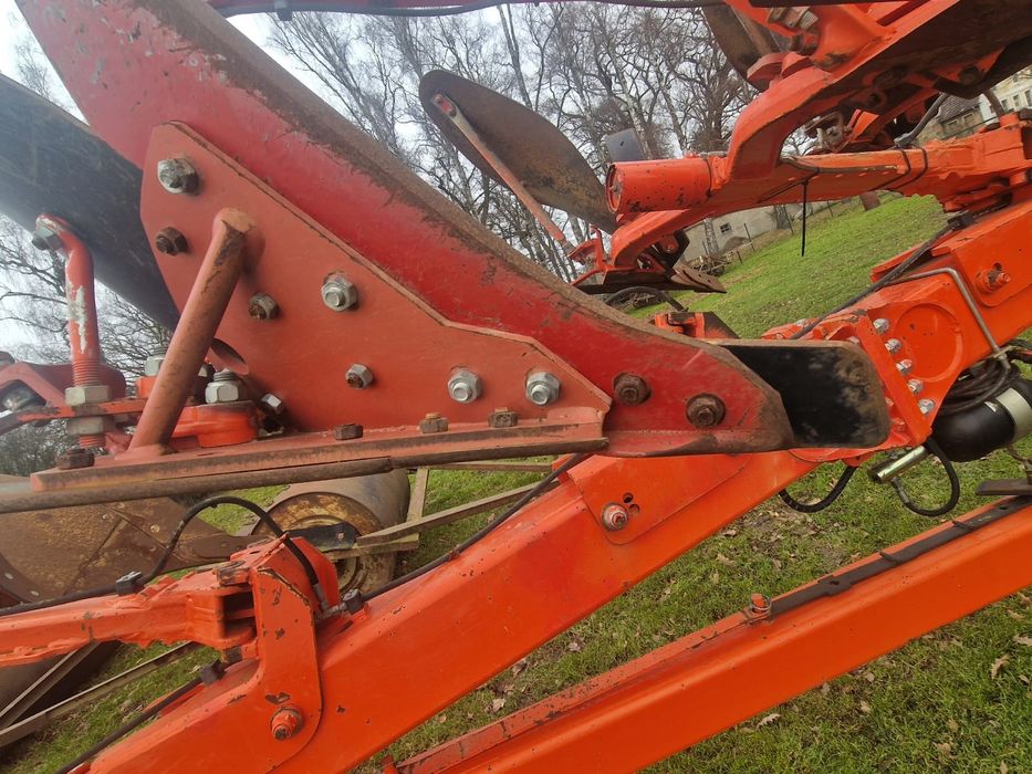 Pług obrotowy Kuhn 8+2