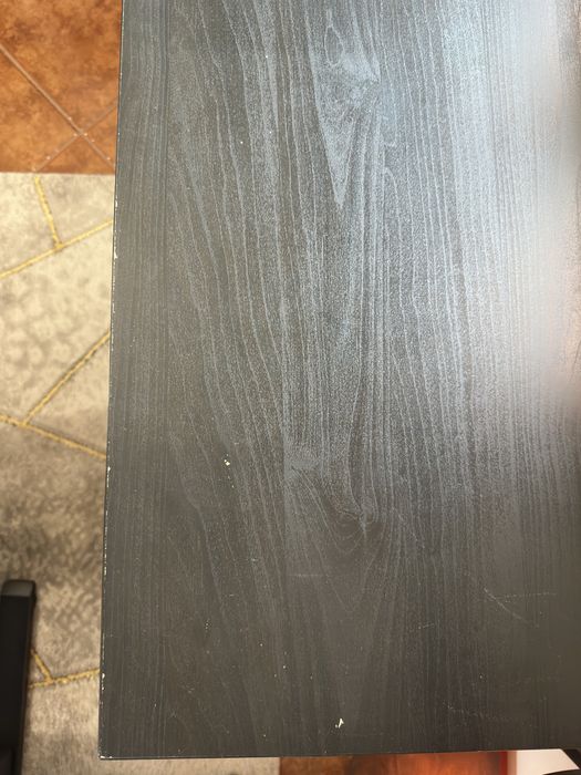 Secretária IKEA MICKE (142x50 cm) – Castanho-escuro / Preto
