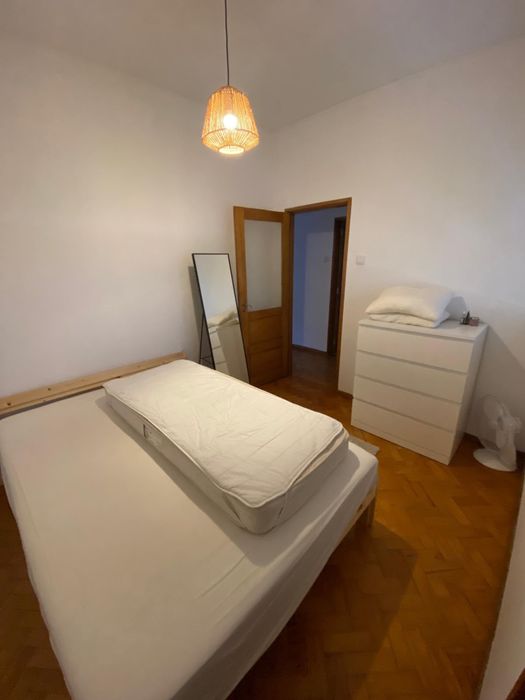 Quarto, cama de casal, valor 350€ com tudo incluso e não é necessário calção. Porto Paranhos. Entrada 01/11