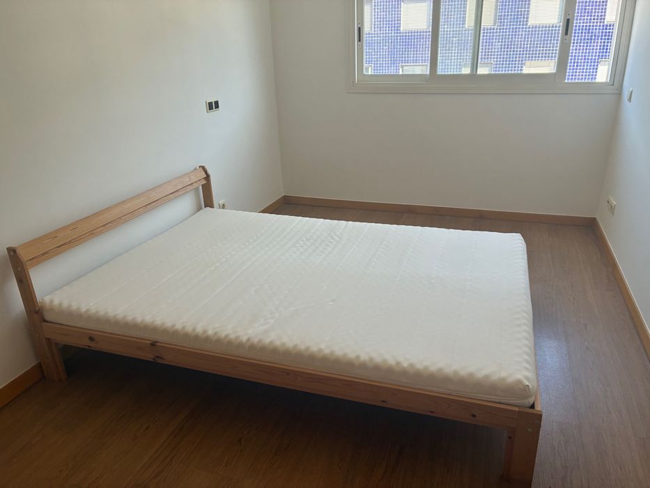 Cama de casal pouco uso