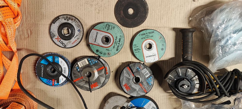 Venda de garagem  ferramentas e máquinas