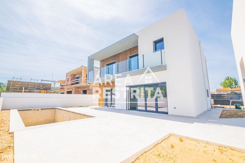 Moradia T4 Nova c/piscina, Vendas de Azeitão, Azeitão
