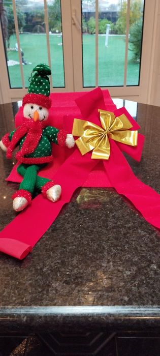 Boneco de neve natalício e laço