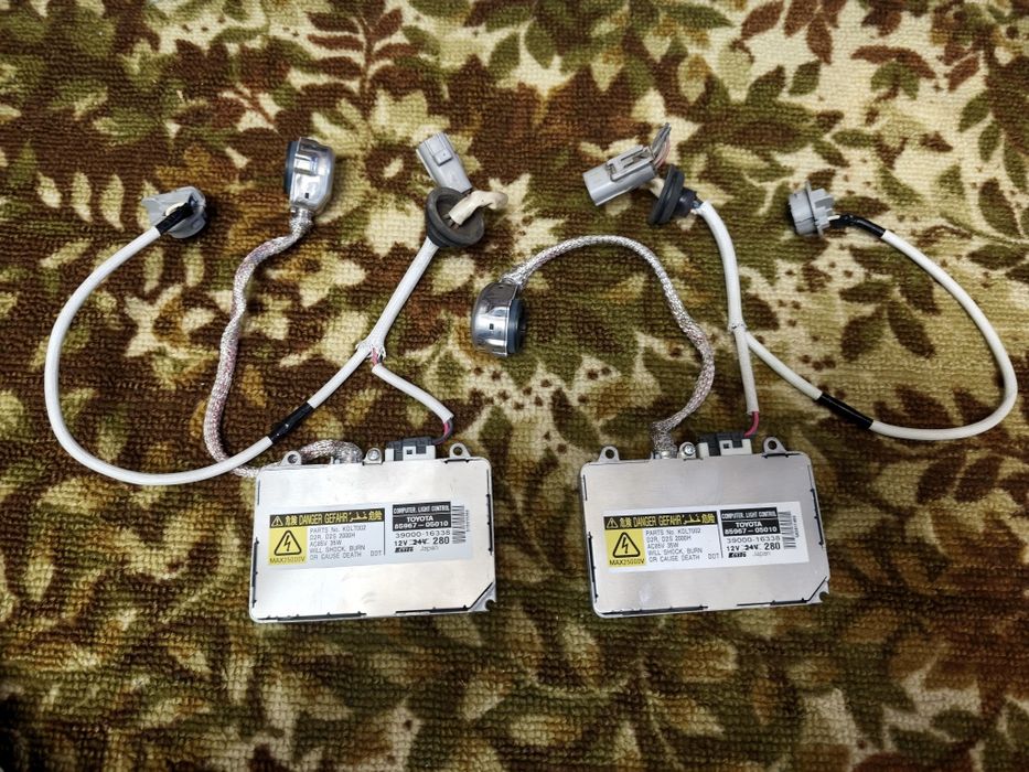 Оригінальний блок розпалу ксенону Toyota Lexus Koito 85967-05010 (D2S/