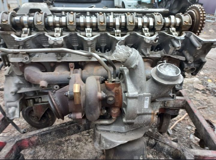 Двигатель м275  mercedes-benz 5.5 v12 двигун по запчастинах гбц, турби