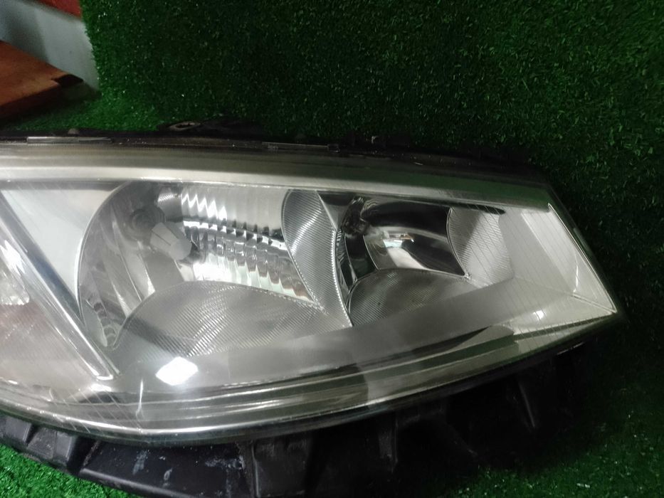 Renault MEGANE II , EU, Valeo, lampy przód prawa , lewa.