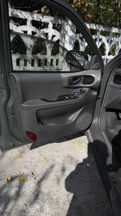 Продам машину                        Hyundai Santa FE 2003