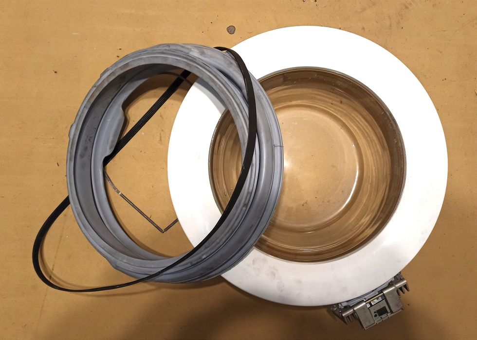 Запчастини до пральні машини Indesit та Beko.