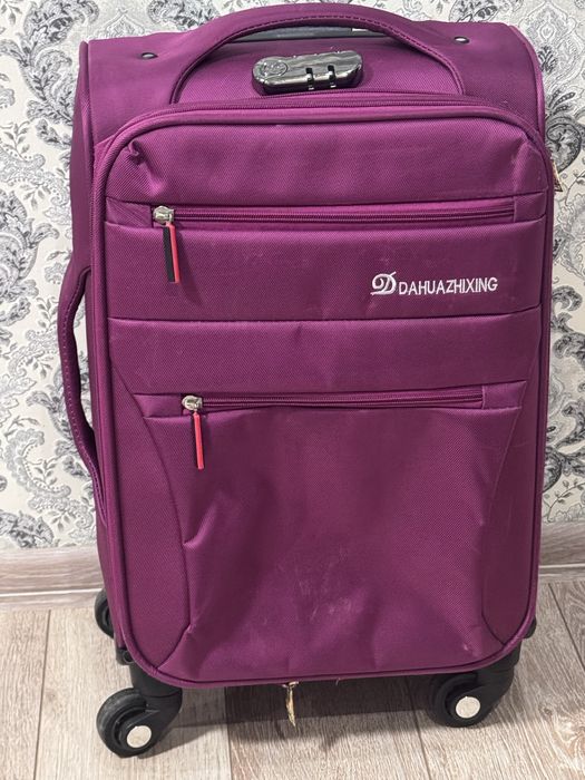 Продам чемодан в чудовому стані