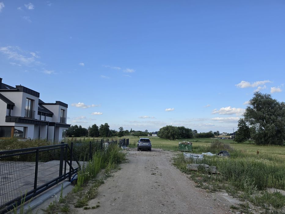 Trzy działki budowlane od 883m² do 1230m²