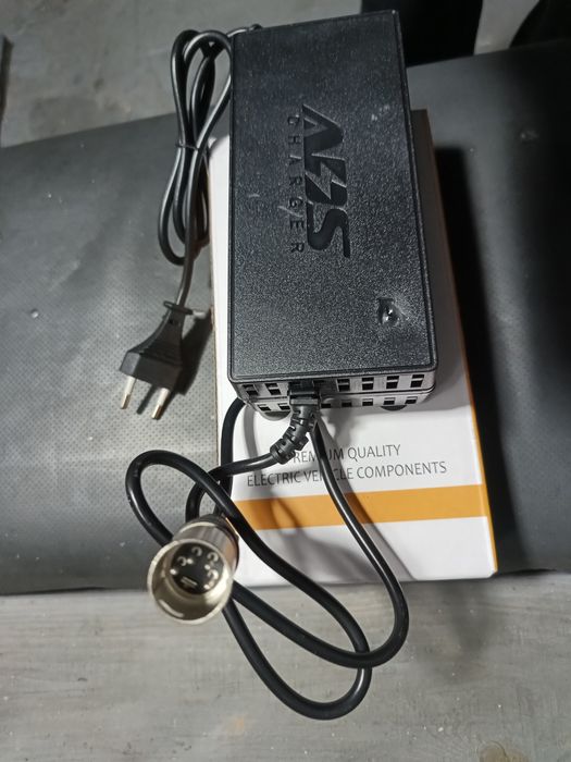 Зарядний пристрій електровелосипед Impuls 36-42v 3 amp 4 pin