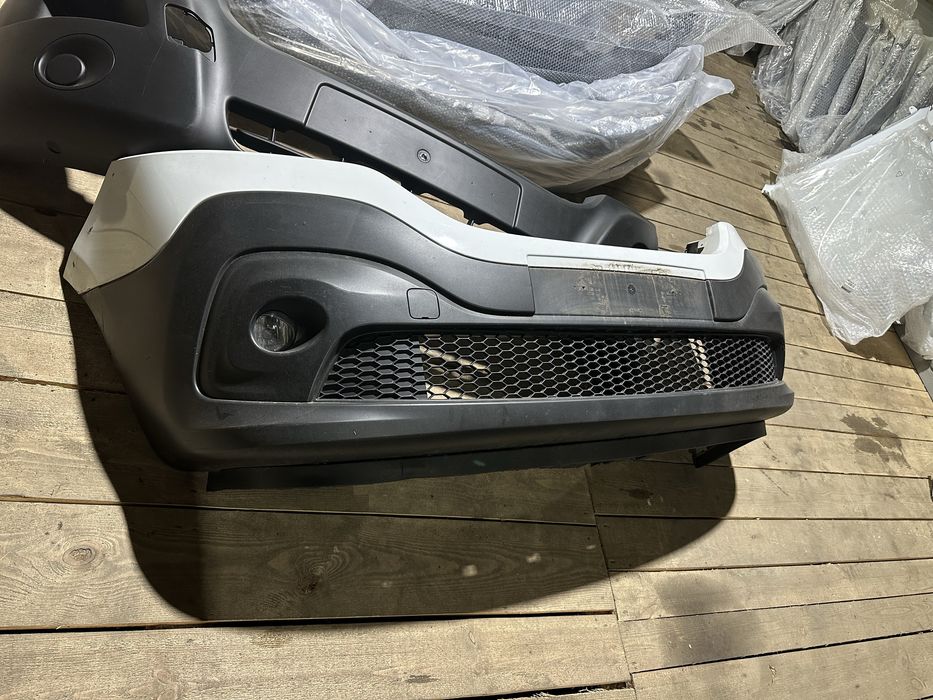 Бампер передній Renault Trafic 3 Opel Vivaro
