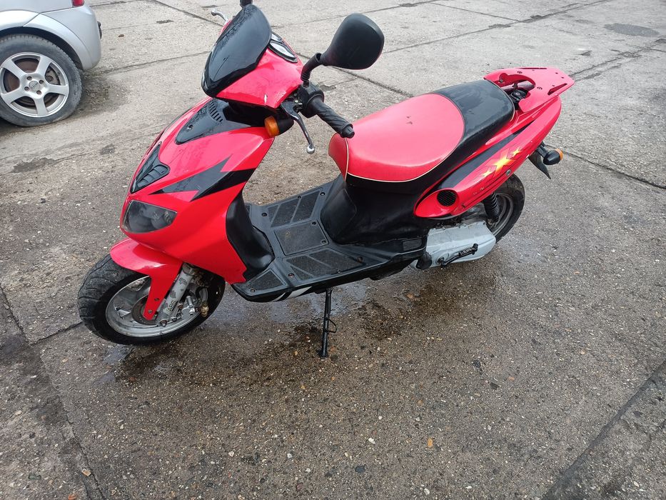 Skuter max xxx 50 2t minarelli  na części
