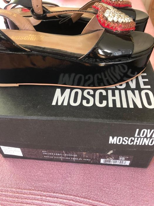 Vendo sandálias quase novas