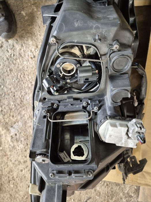 Faróis lexus is220d