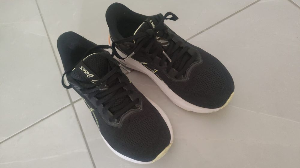 Ténis da ASICS. Bom estado