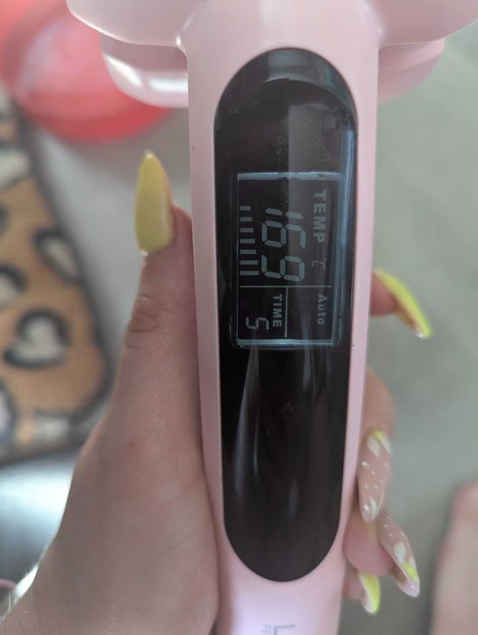 Różowa automatyczna lokówka