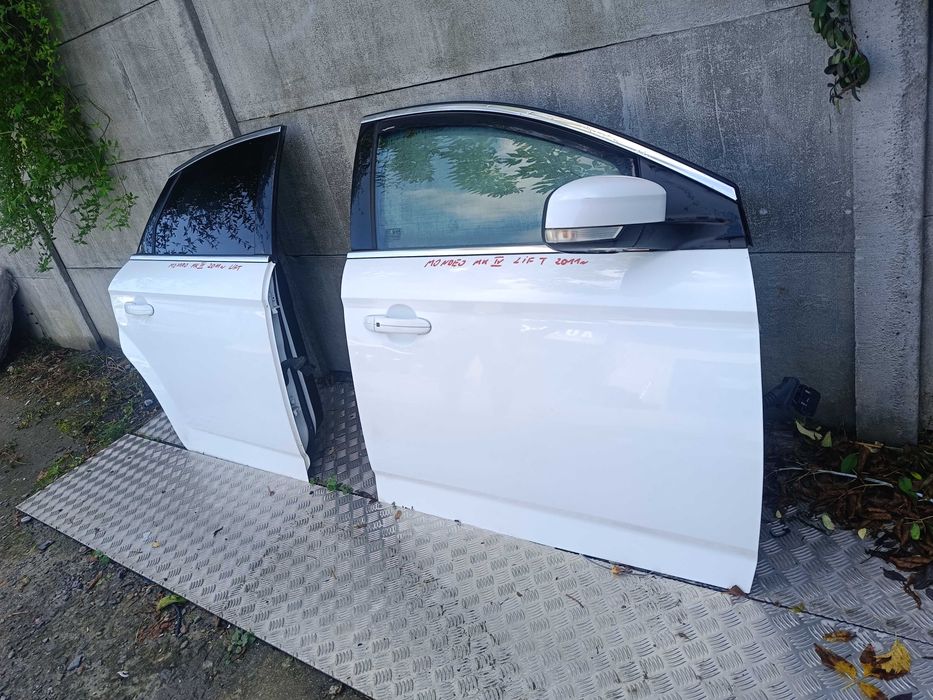 Drzwi Prawy Przód / Prawy Tył Ford Mondeo MK4 HB / Kolor F6 / W kolor