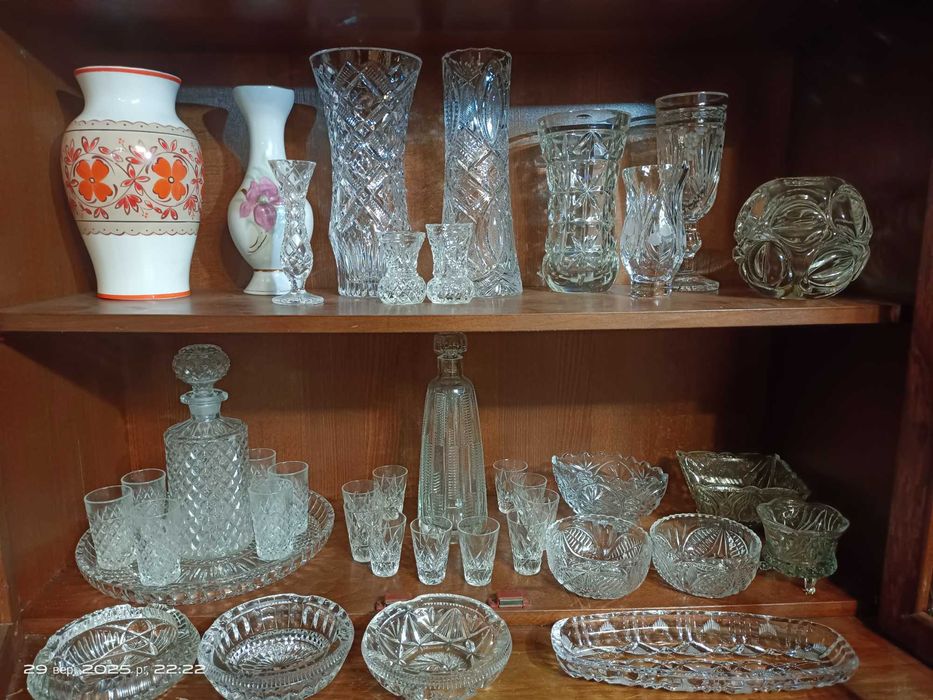 Вазы фарфор, хрусталь. Сервиз.