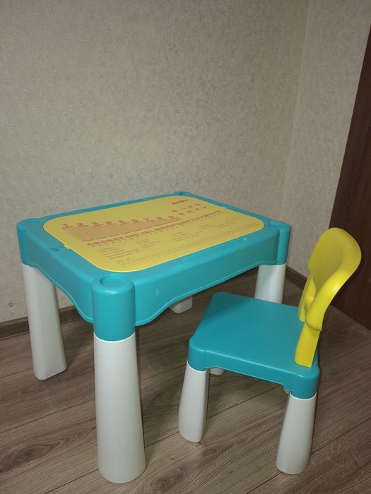 Дитячий стіл і стільчик Ban Bao