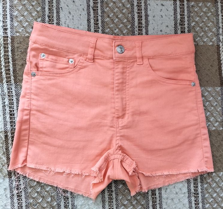 Brzoskwiniowe spodenki