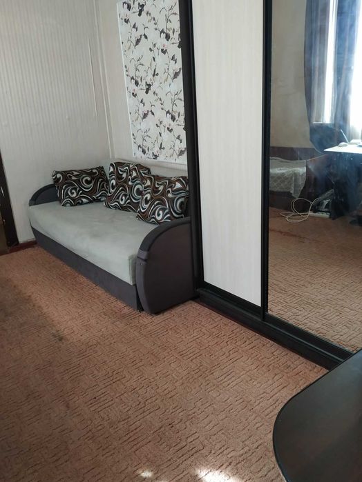 Продам простору кімнату 20 м2 на Основі (пр. Гагаріна)