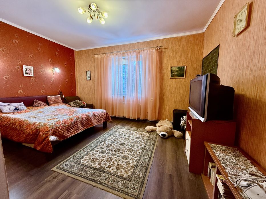 Продам будинок з ремонтом в с.Гостролучча!165кв.м,47 соток,газ, 4 кімн