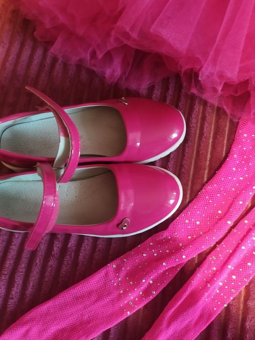 Яскраві рожеві святкові туфельки для Красуні р.33(21,5см)