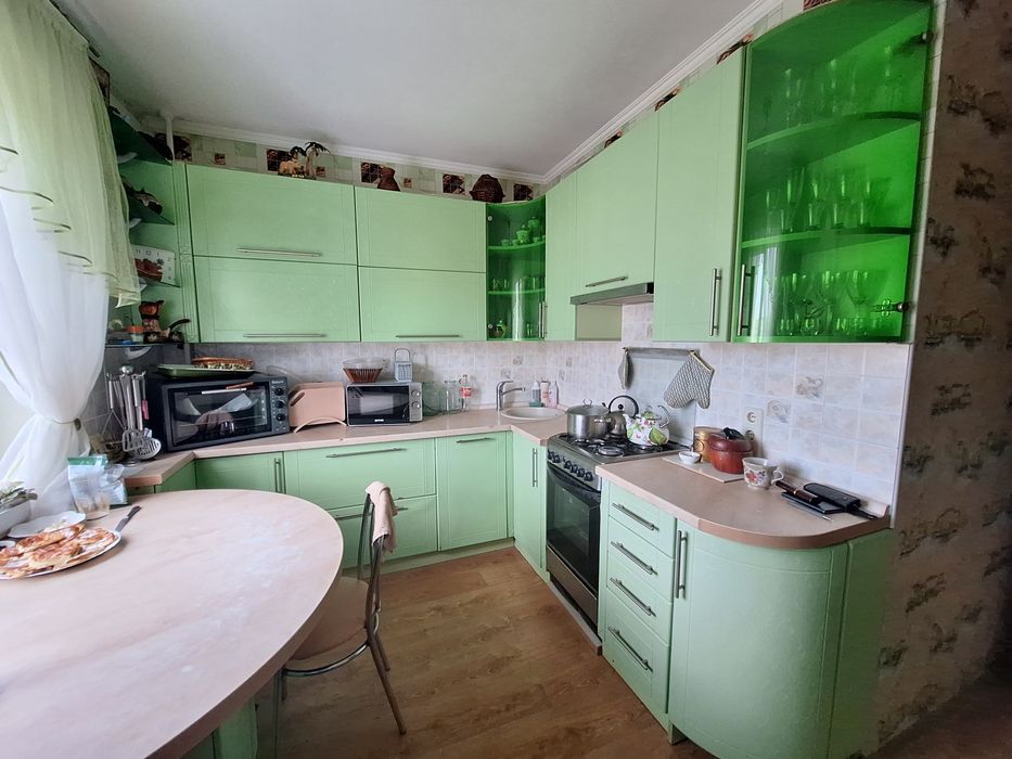 продам 3-к  87м на В. Момота Бориспіль