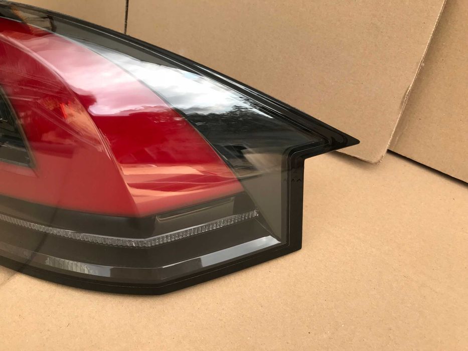 Tesla Model X фари задні фонарі рест дорест