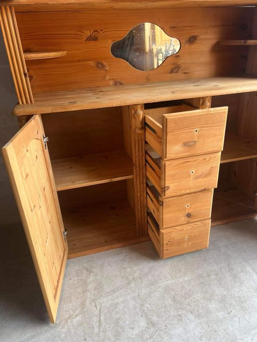 Kredens z litego drewna