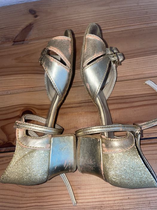 Туфлі для бальних танців