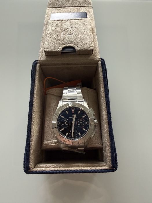 Nowy Breitling Avenger B01 42 mm chronograph