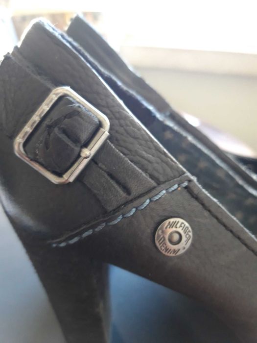Sapatos pretos em pele nº 39 da Tommy Hilfiger novos